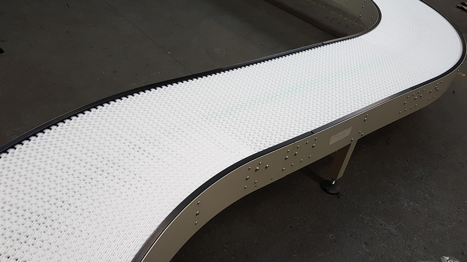 Steel Slat, Modular Plastic & Wire Mesh Belt Conveyors